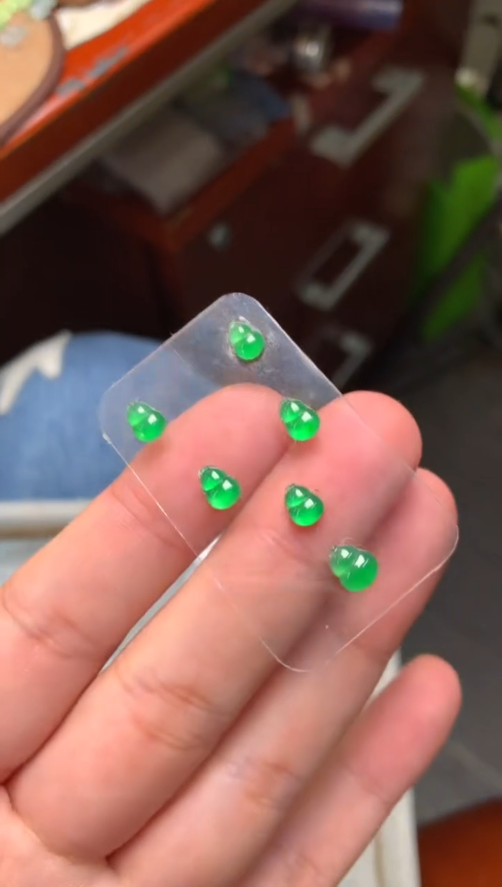 未镶嵌定制翡翠裸玉