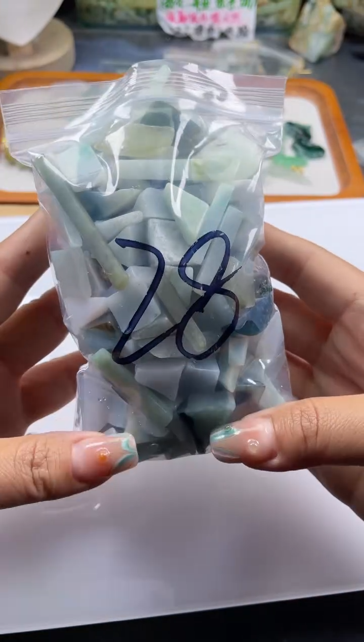 配石翡翠@****线天然翡翠小号500克28