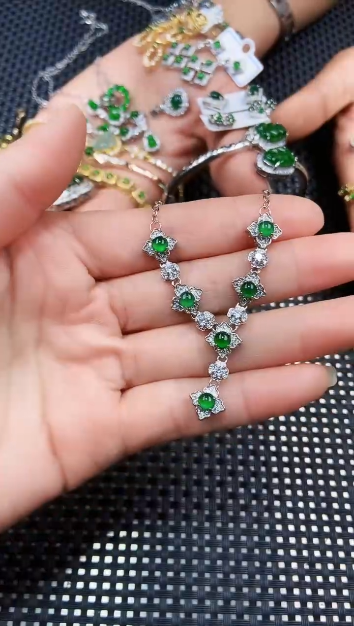 【闪购商品】翡翠颈饰未镶嵌111111111