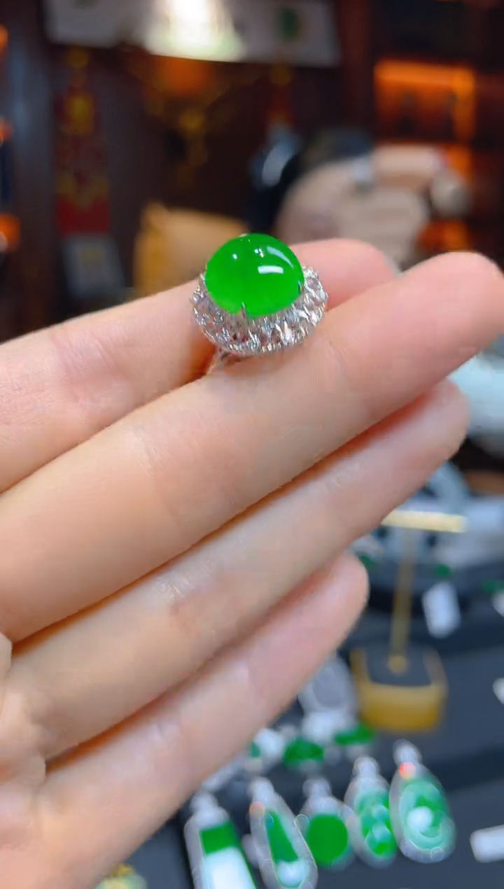 【闪购商品】翡翠戒指18K金镶嵌113757-天然A货翡翠蛋面戒指