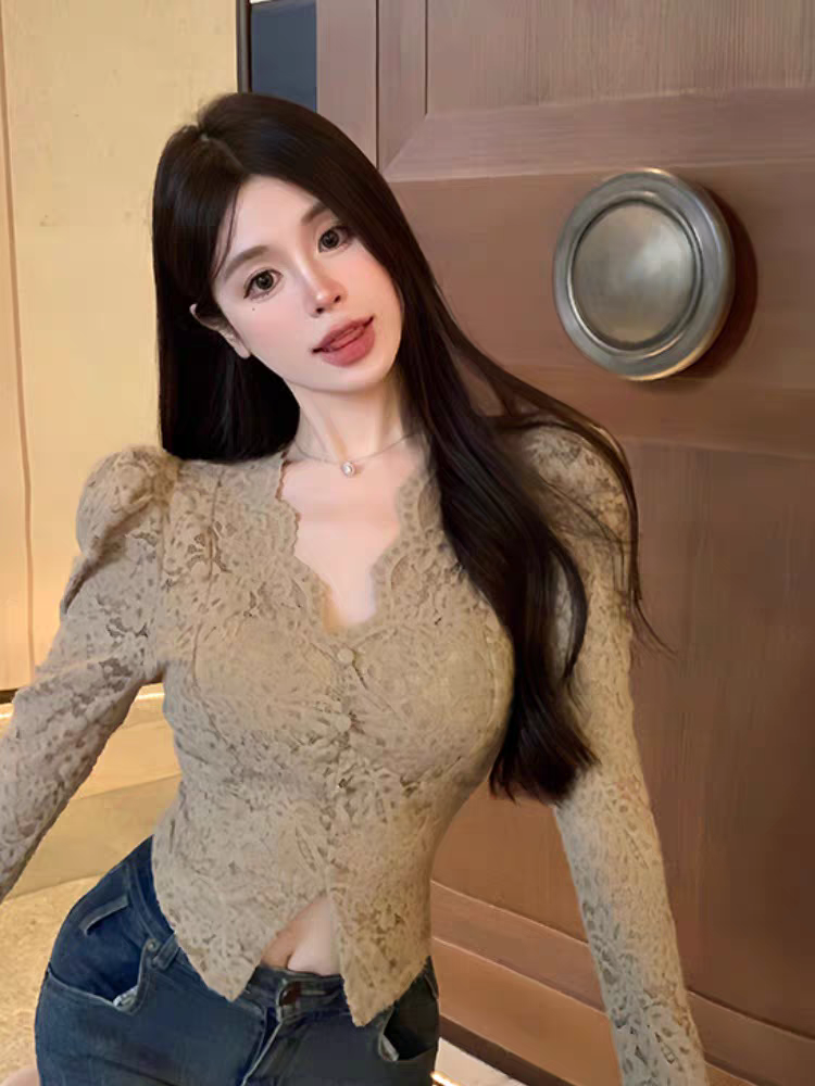 奶瓶家大码修身显瘦蕾丝衫女装收腰长袖短款上衣别致漂亮打底衫
