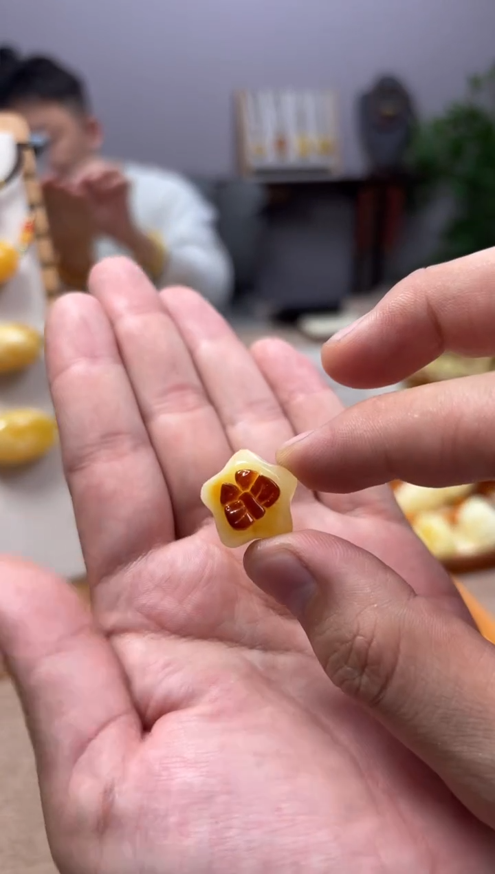 【闪购商品】蜜蜡裸石未镶嵌星星