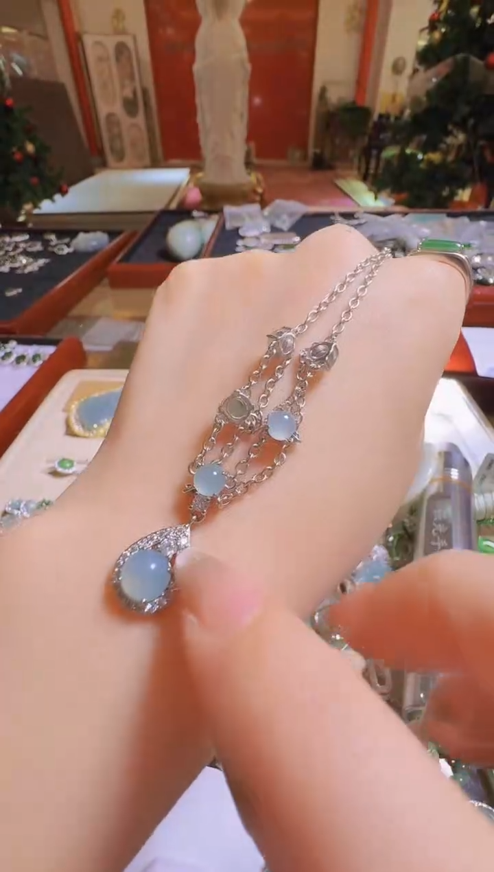 【闪购商品】翡翠吊坠(不含链)未镶嵌翡翠