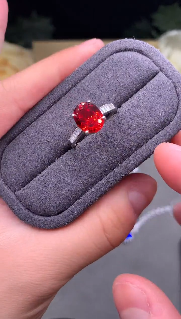 银S925镶嵌戒指红色碧玺5698