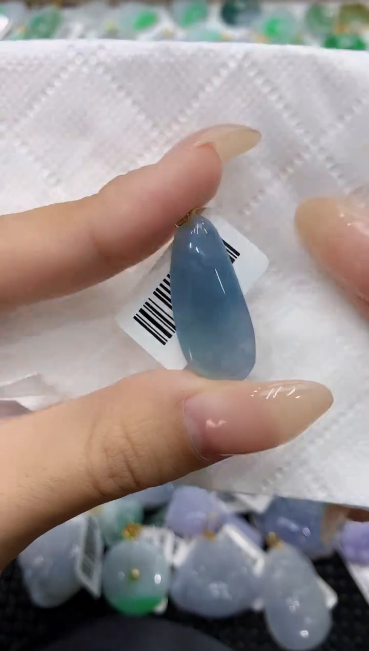 颈饰18K金镶嵌翡翠111111111111