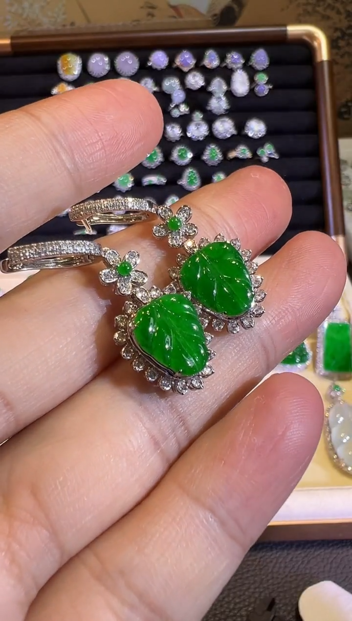 【闪购商品】翡翠耳饰18K金镶嵌满绿树叶耳坠