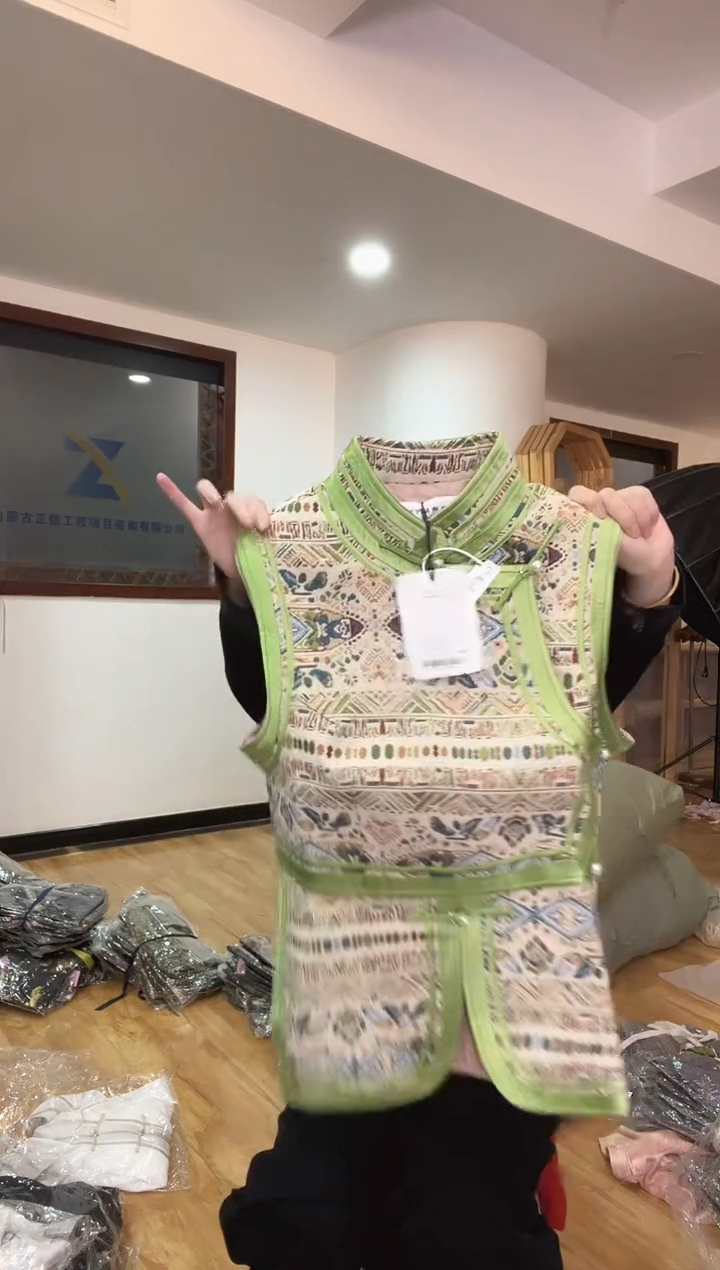 马甲 XL码 125斤以里