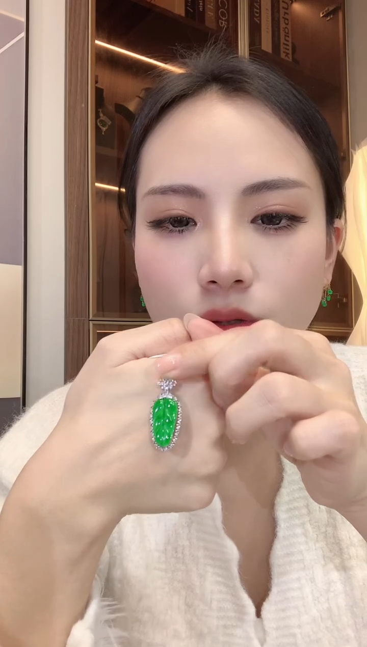 【闪购商品】翡翠吊坠(不含链)18K金镶嵌D26