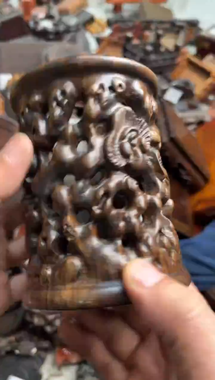 木75 黑檀木笔筒小灵芝款