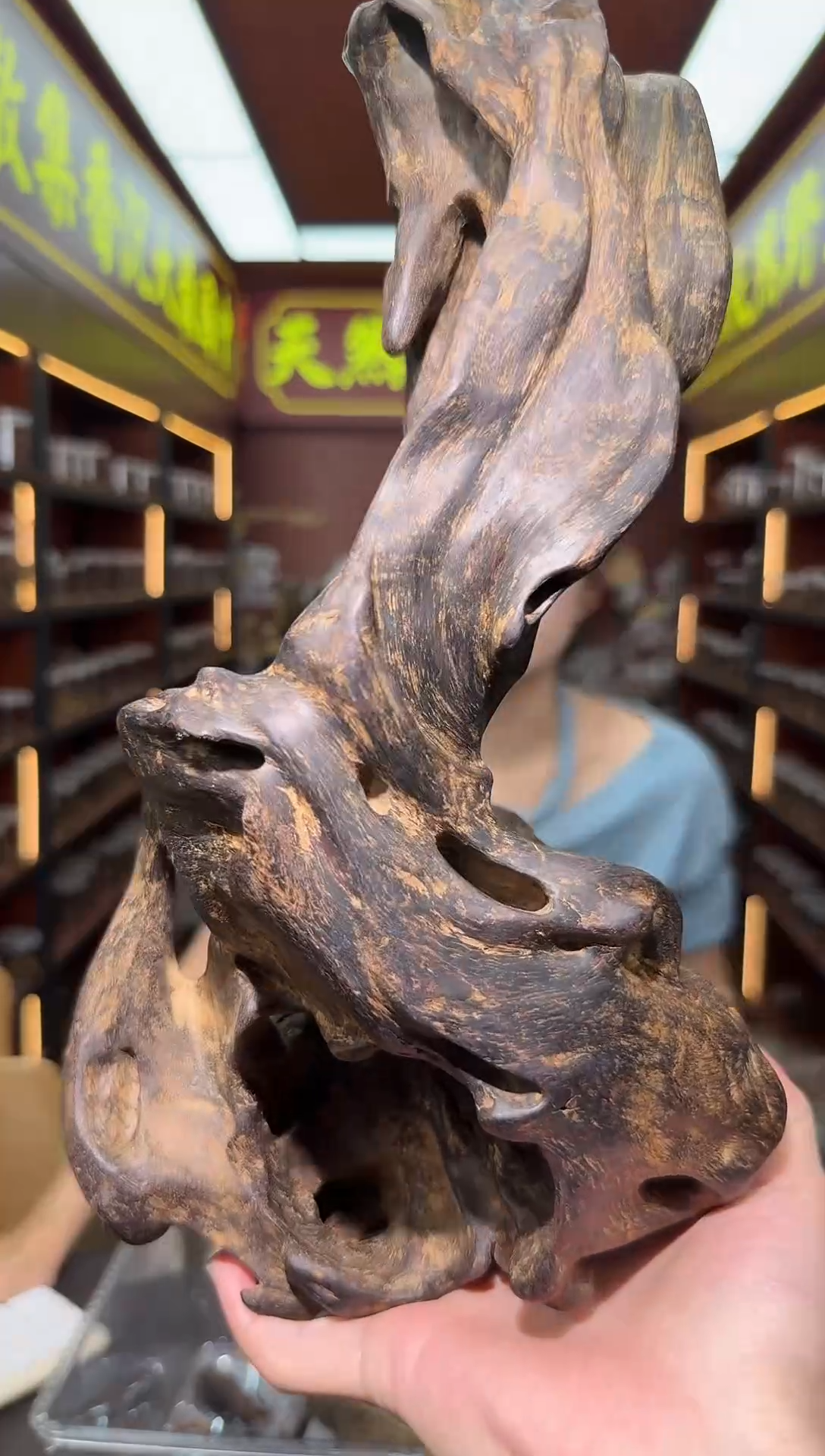 沉香摆件和*文莱多样性发一