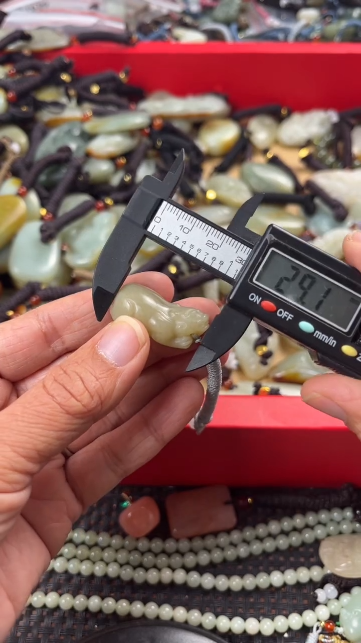 【闪购商品】和田玉颈饰未镶嵌多样性发货没有证书拍一发一有瑕