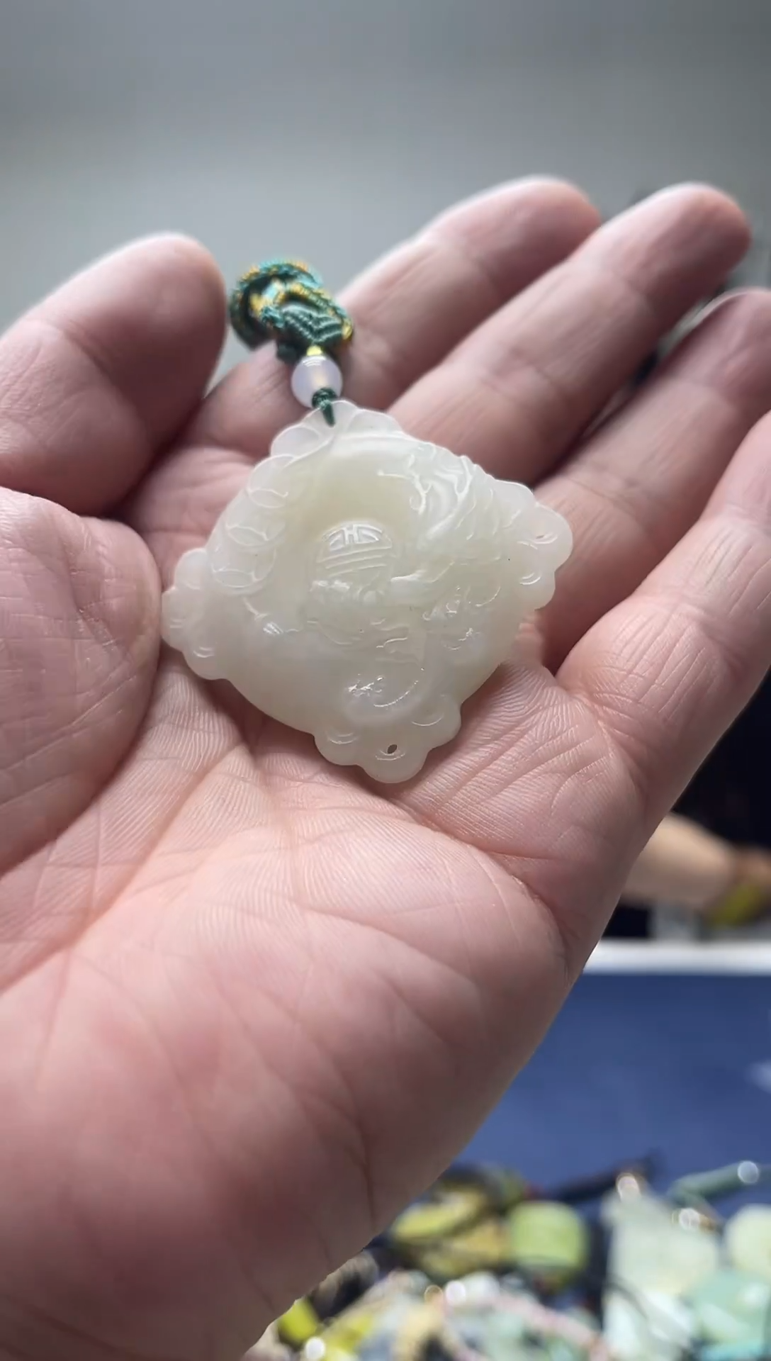 未镶嵌岫玉颈饰·