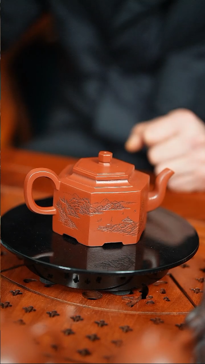 【闪购商品】紫砂茶宠朱泥纯手工刻绘立方雪华280cc