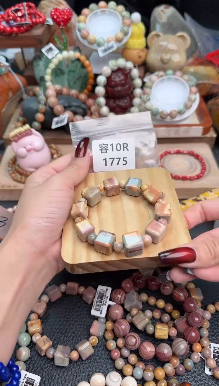 【闪购商品】石英质玉手链未镶嵌10R1775