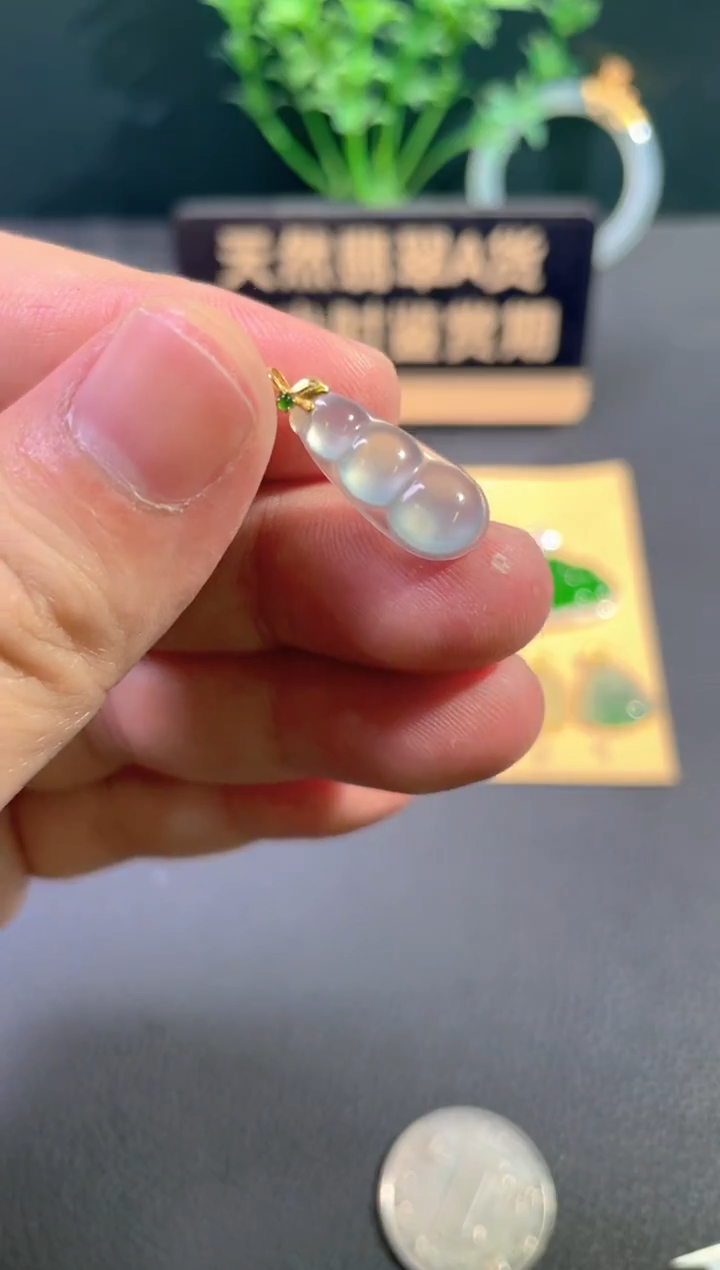 颈饰18K金镶嵌翡翠翡翠