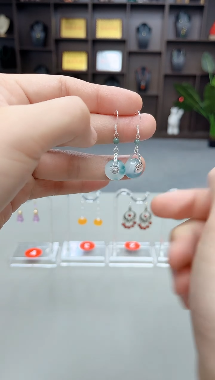 未镶嵌石英质玉（天山翠）耳钉721