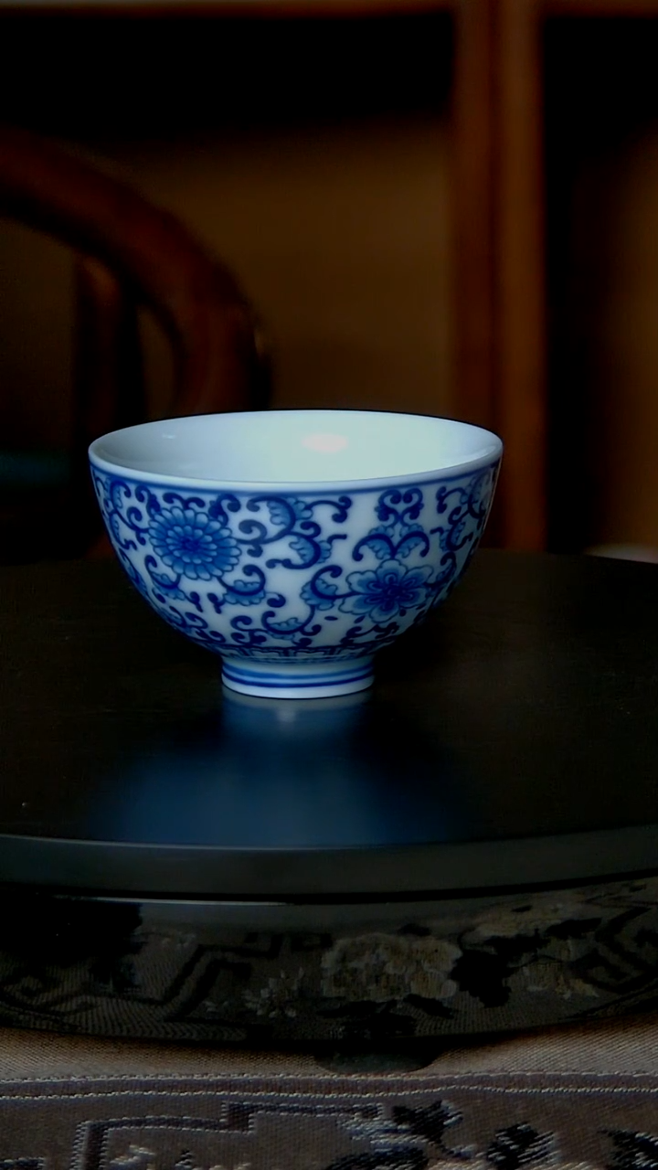 景德镇手工青花莲花鸡心主人杯