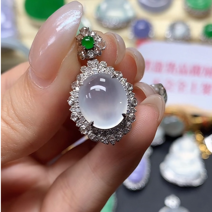 天然缅甸A货18K翡翠吊坠24.13