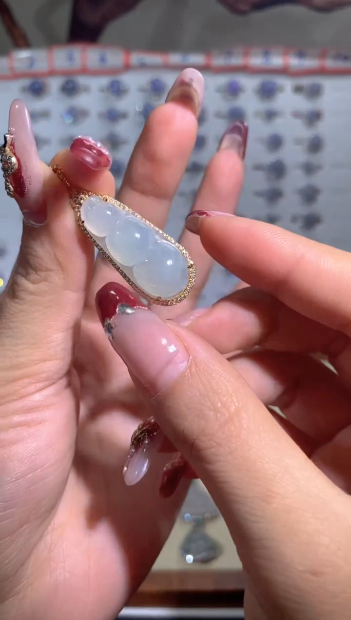 【闪购商品】翡翠吊坠(不含链)18K金镶嵌天然a货翡翠