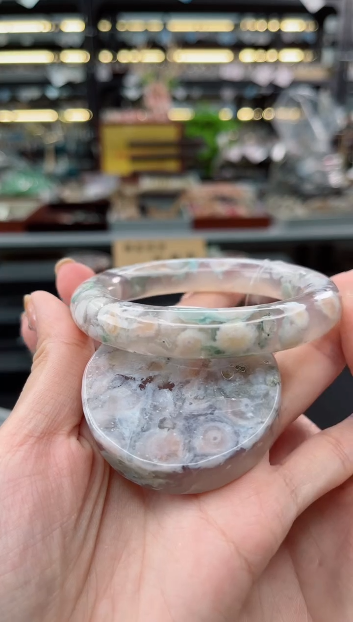 【闪购商品】石英质玉手镯未镶嵌55圈口（赠品镯心）2S9001