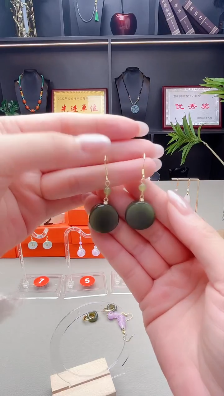 未镶嵌和田玉耳饰碧玉圆牌