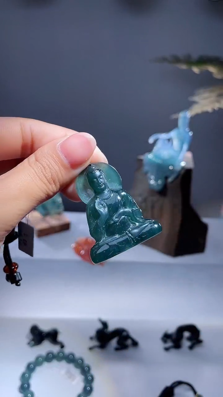 颈饰未镶嵌翡翠挂件