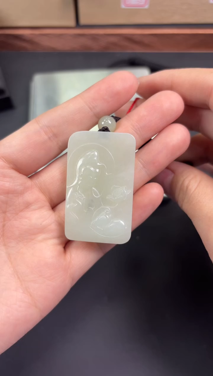 【闪购商品】和田玉吊坠(赠链)未镶嵌且末微色差近矿吊坠