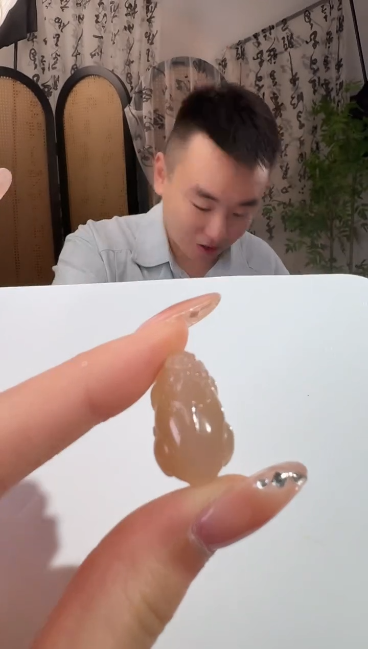 和田玉未镶嵌颈饰藕粉貔貅