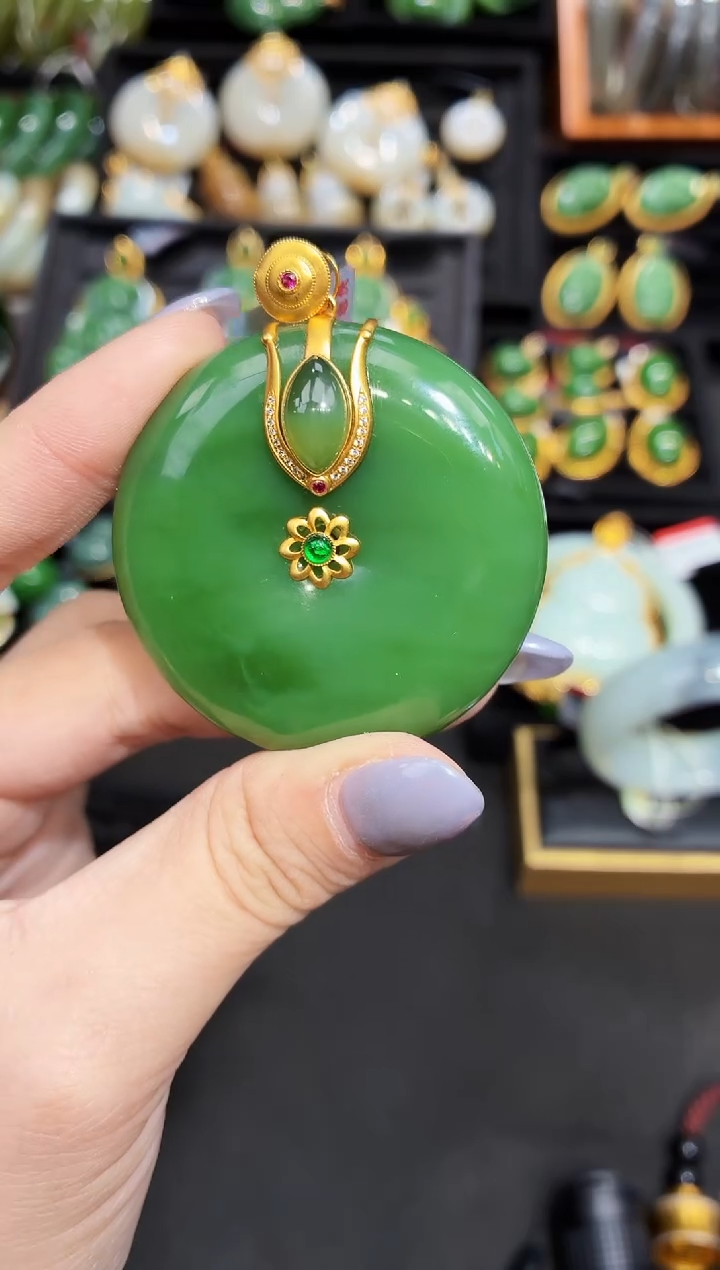 吊坠(赠链)18K金镶嵌和田玉50MM多样性发一