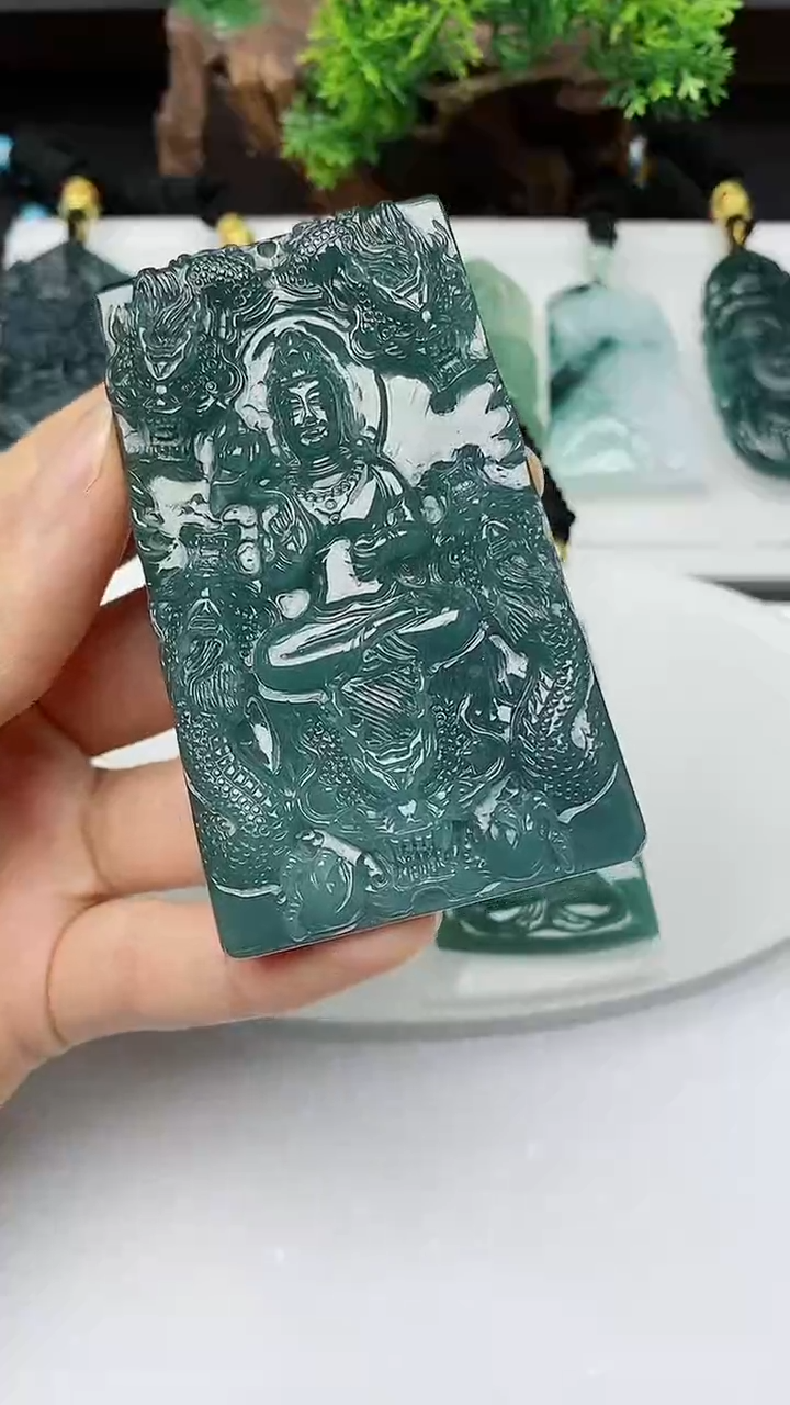 【闪购商品】翡翠颈饰未镶嵌