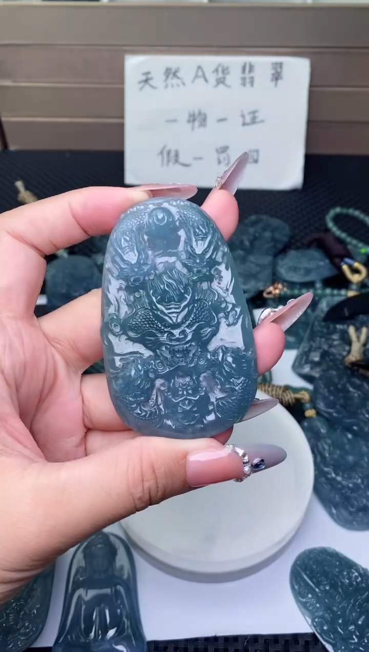 颈饰未镶嵌翡翠          