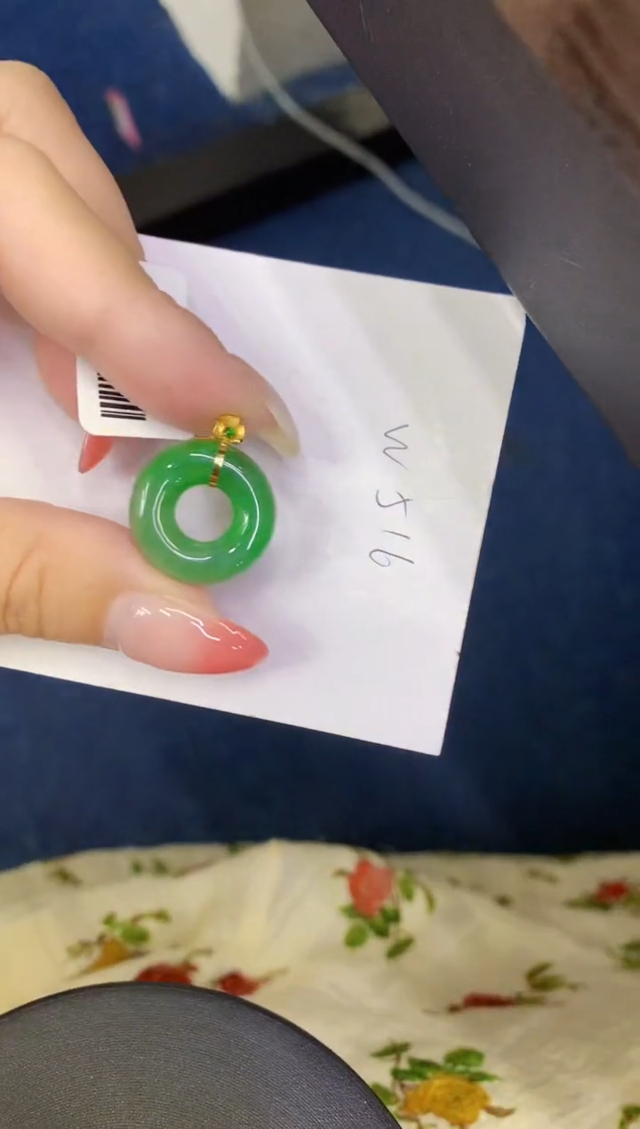 翡翠18K金镶嵌颈饰缅甸天然翡翠A货