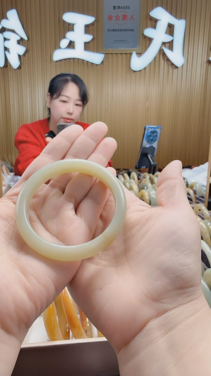 【闪购商品】和田玉手镯未镶嵌751