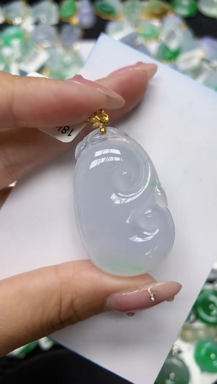 翡翠18K金镶嵌颈饰11111111111