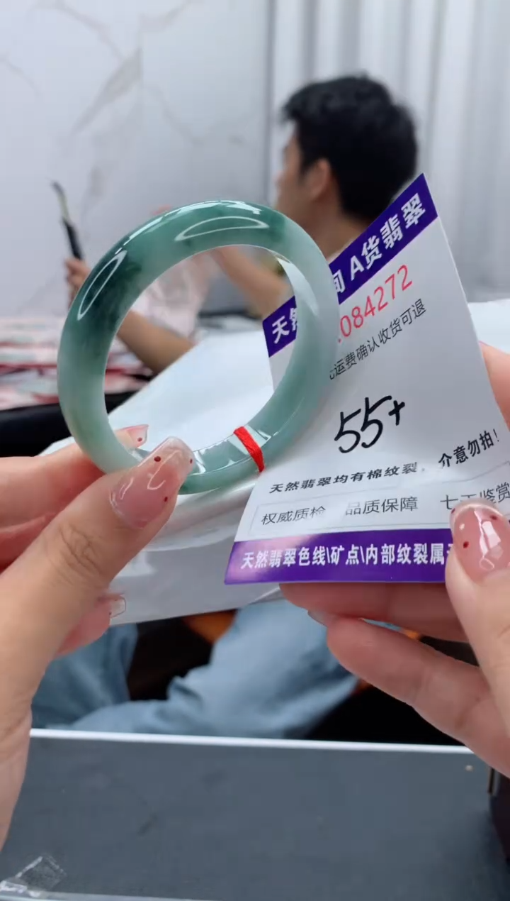 未镶嵌手镯翡翠有纹，完美者勿拍