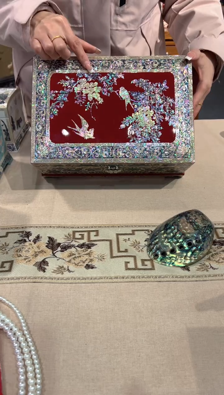 【闪购商品】按扣绒布底·弘贝雅螺钿漆器文化馆