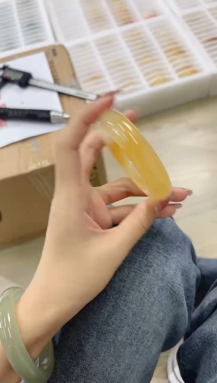 未镶嵌手镯石英质玉52-56HU