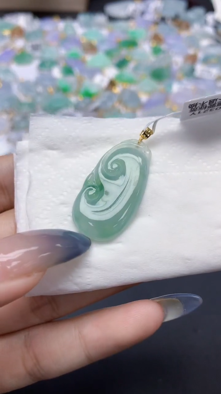 翡翠18K金镶嵌颈饰天然a货翡翠