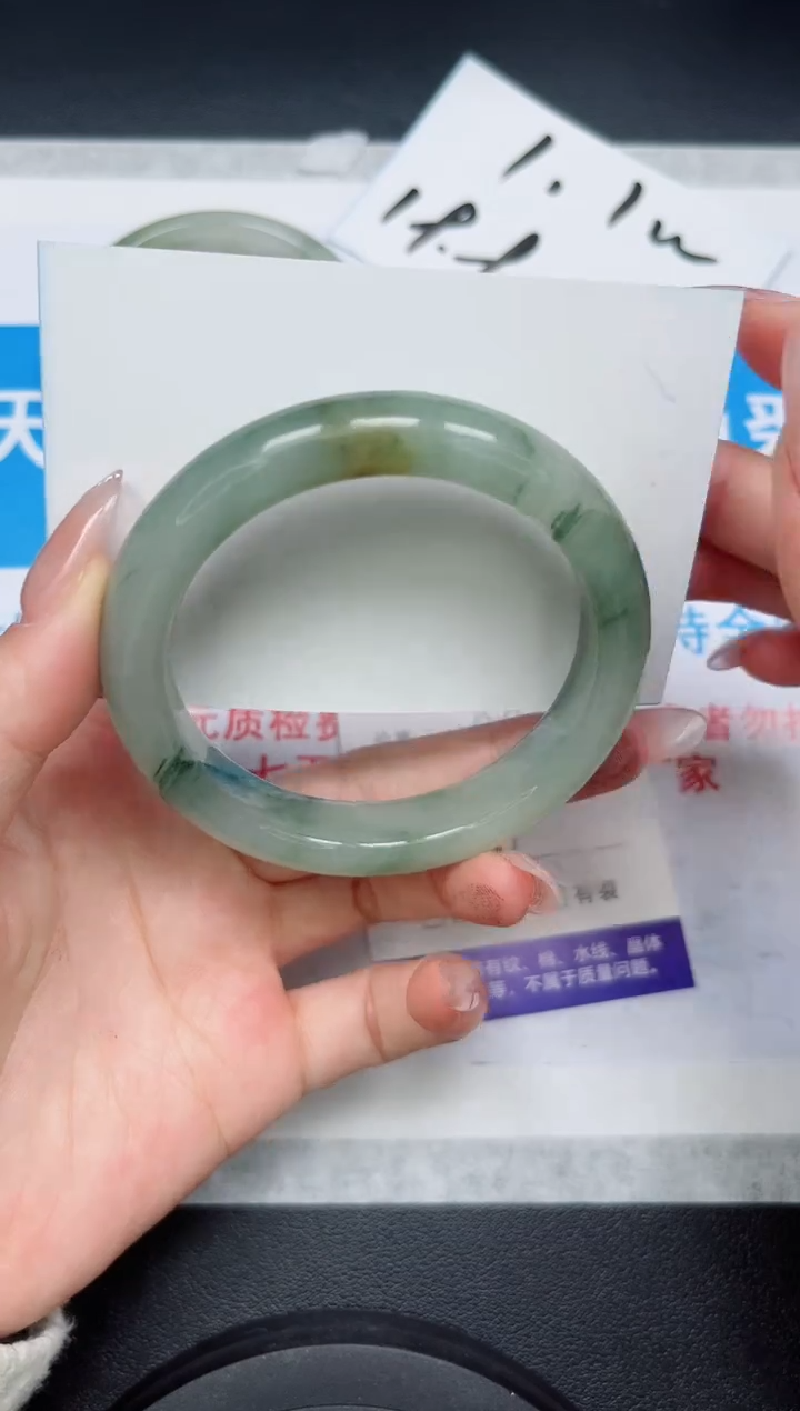 【闪购商品】石英质玉手镯未镶嵌56