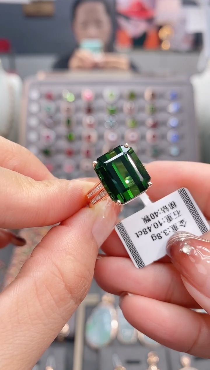 18K金镶嵌戒指碧玺10.48