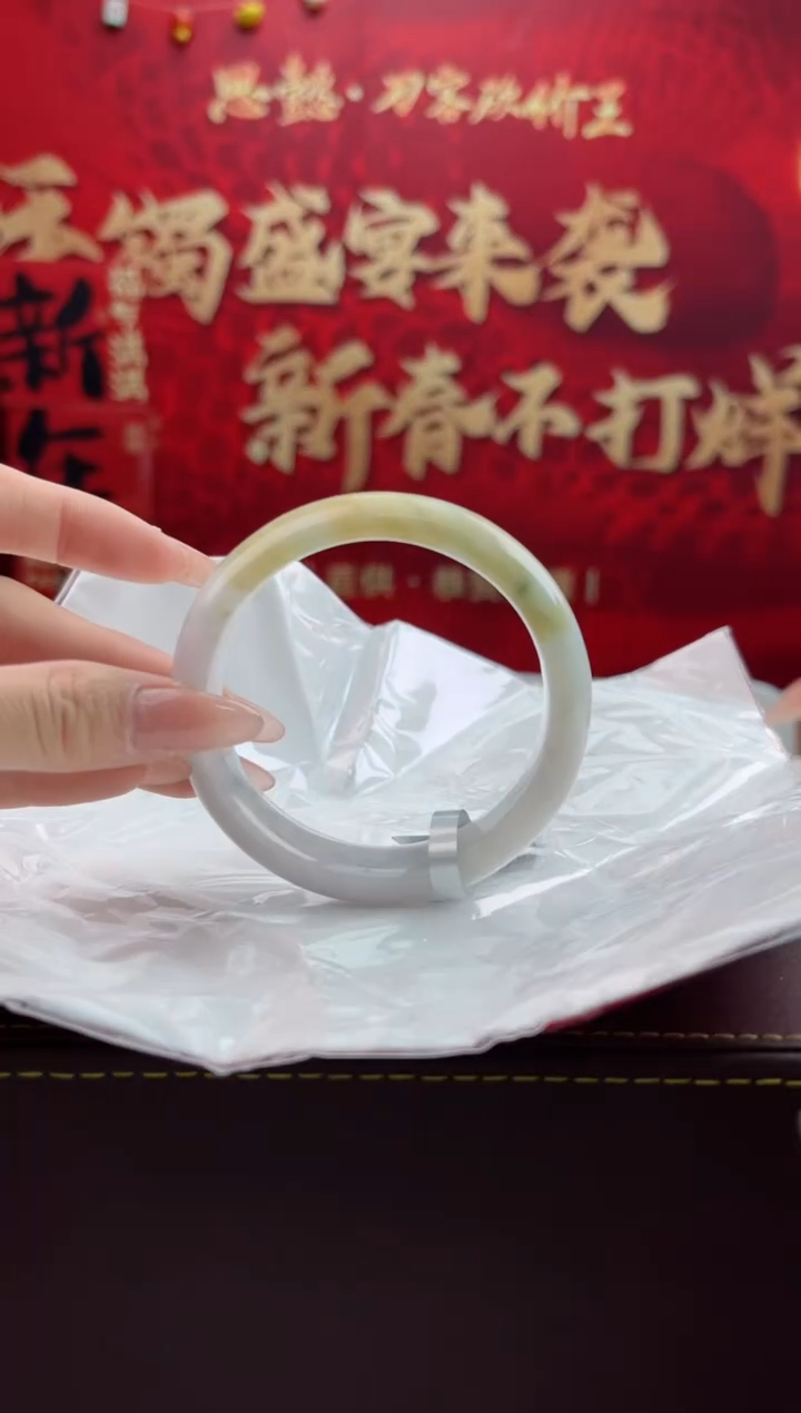 【闪购商品】翡翠手镯未镶嵌11翡翠手镯（微瑕）