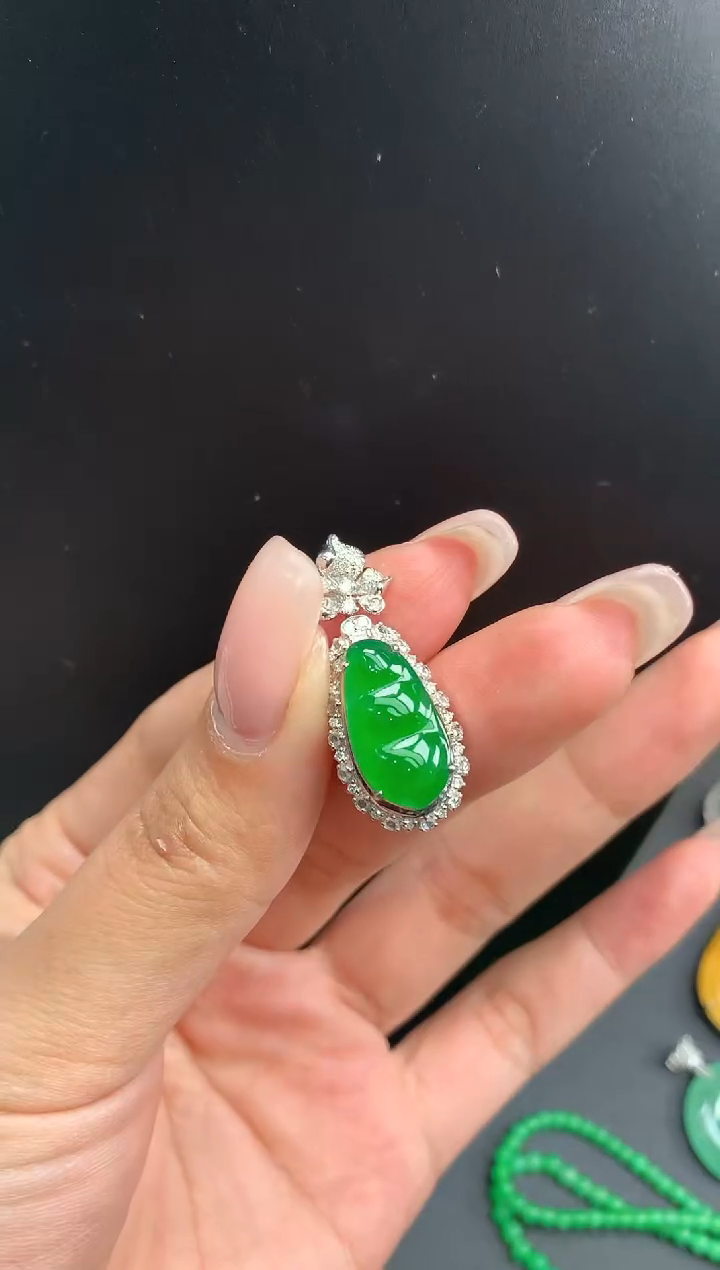 【闪购商品】翡翠颈饰18K金镶嵌1250豆子