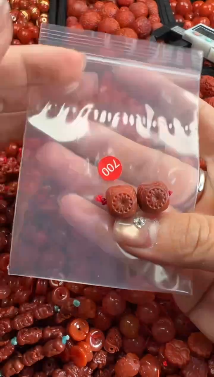 南红玛瑙未镶嵌颈饰1