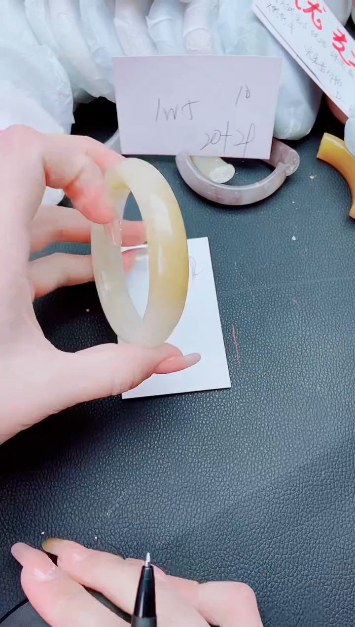 【闪购商品】石英质玉手镯未镶嵌L131-61-62