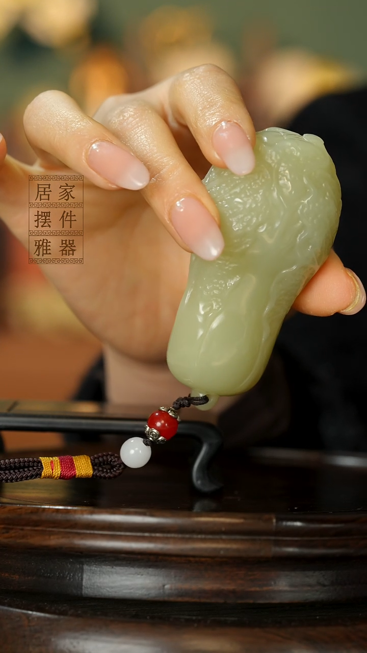 玉《手握白菜》摆件