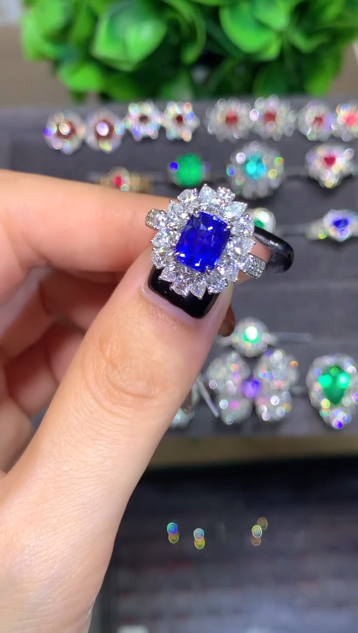 戒指蓝宝石18K金镶嵌2.04ct