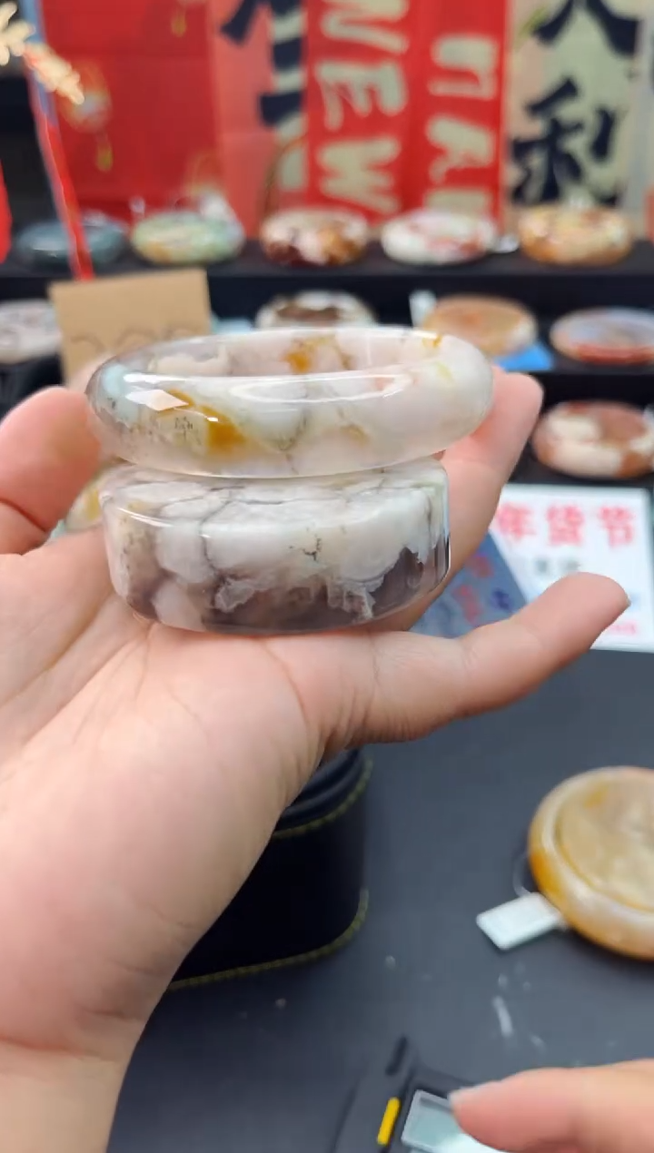 【闪购商品】石英质玉手镯未镶嵌赠送镯心（60圈口）