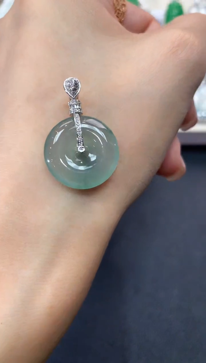 【闪购商品】翡翠吊坠(不含链)18K金镶嵌q9     