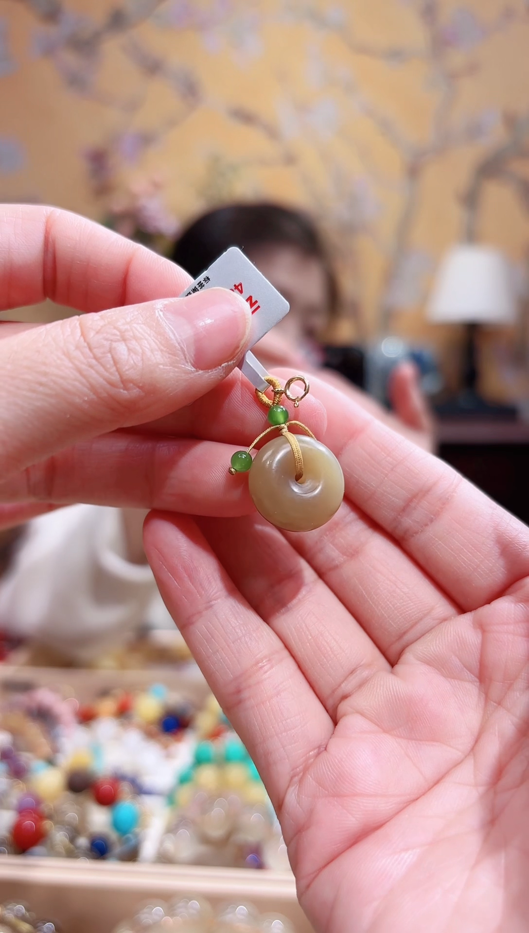 颈饰18K金镶嵌和田玉平安扣吊坠