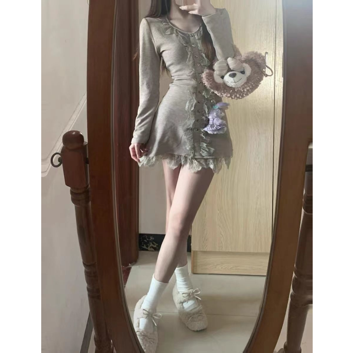 蕾丝长袖拼接法式秋冬方领辣妹收腰花边短裙子超仙连衣裙修身包臀